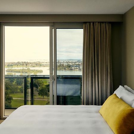 The Kinson Hotel Melbourne Eksteriør billede A room at the hotel