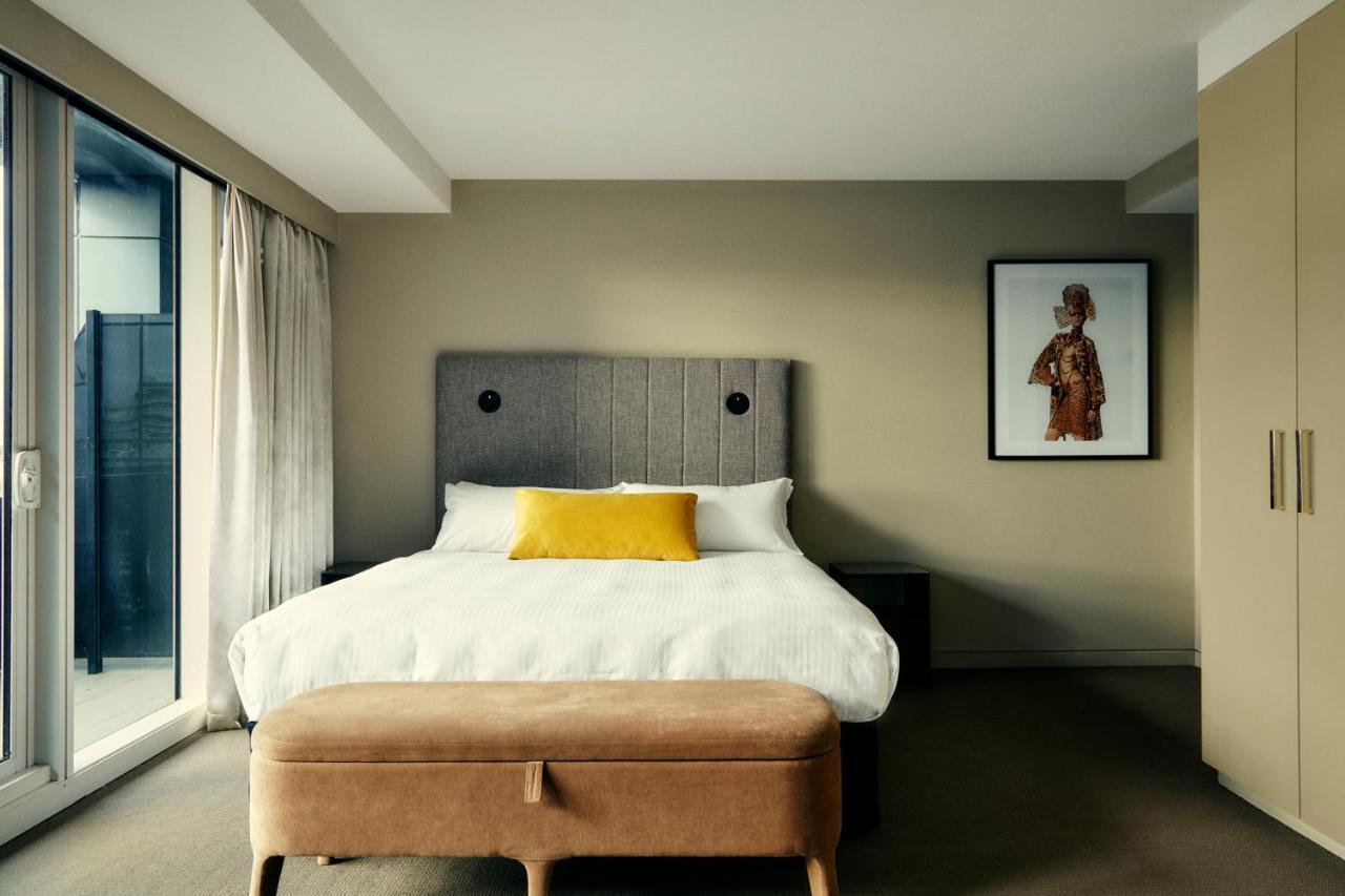 The Kinson Hotel Melbourne Eksteriør billede A bedroom at the hotel