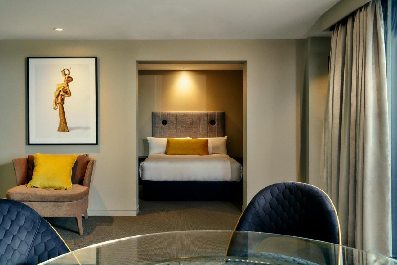 The Kinson Hotel Melbourne Eksteriør billede A suite at the hotel