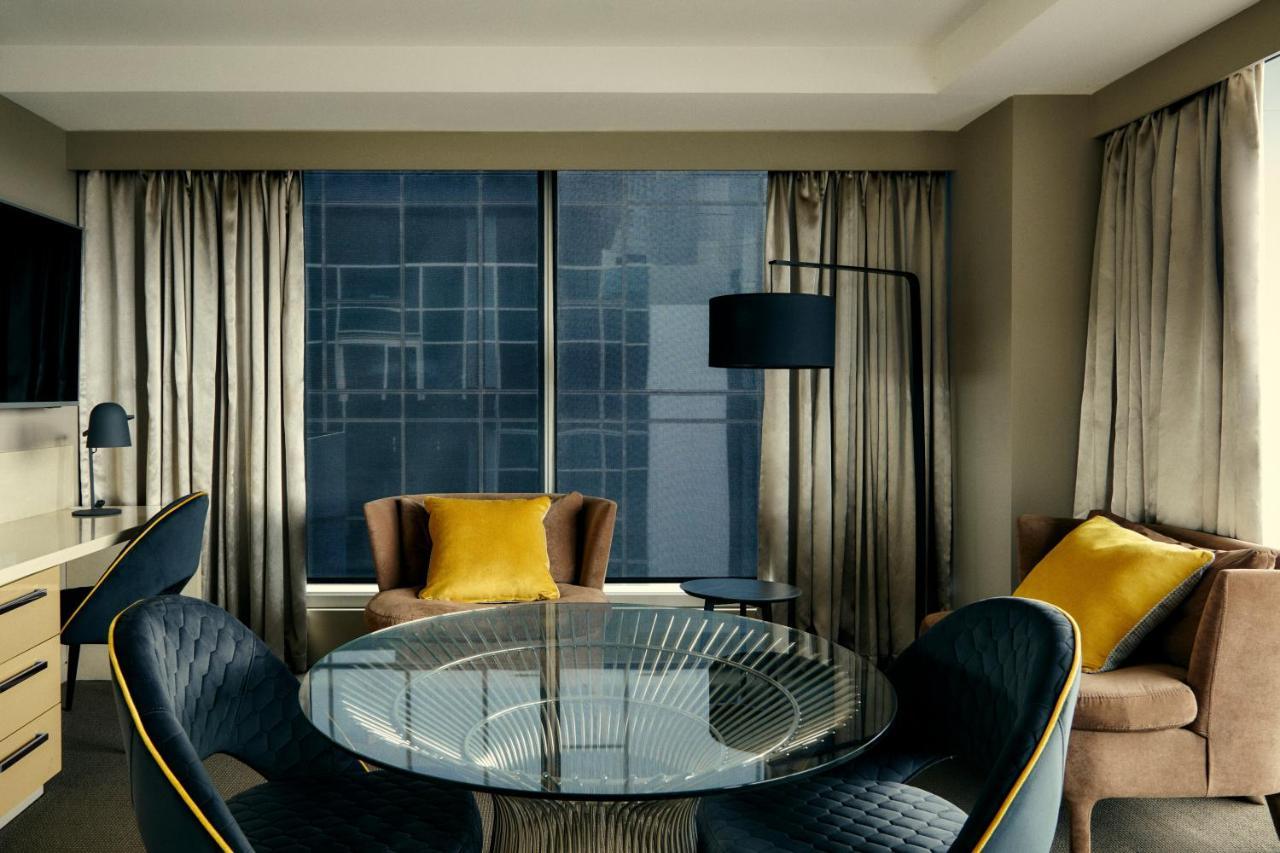 The Kinson Hotel Melbourne Eksteriør billede A suite at the hotel