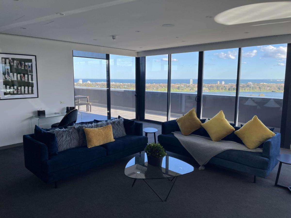 The Kinson Hotel Melbourne Eksteriør billede The living room of a three-bedroom apartment at The Beacon